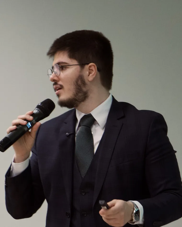 Dr. Arthur Galante da Cunha em palestra sobre direito do trabalho